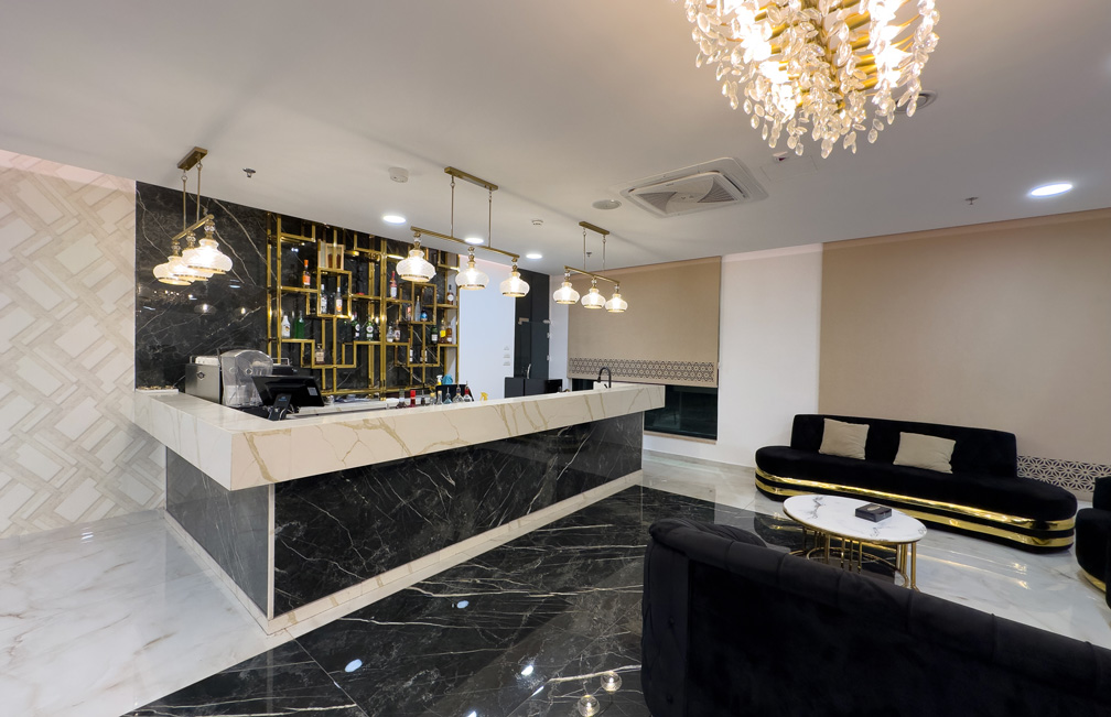 Lobby & Bar